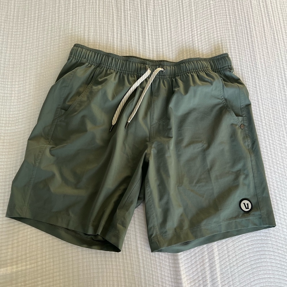 Vuori Kore Shorts green size medium